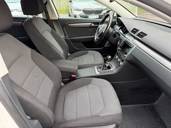 Volkswagen Passat 11 of 16