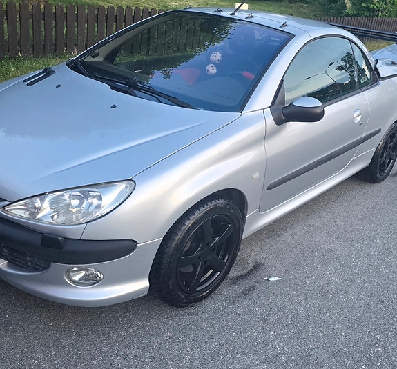Peugeot 206 CC 3 of 8