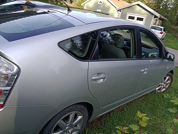 Toyota Prius 3 of 11