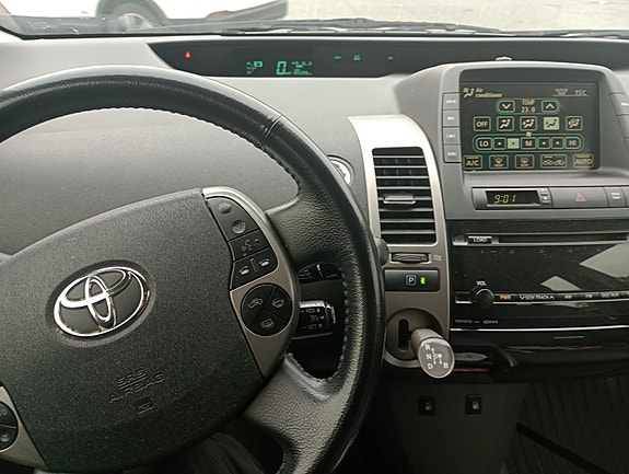 Toyota Prius 9 of 11