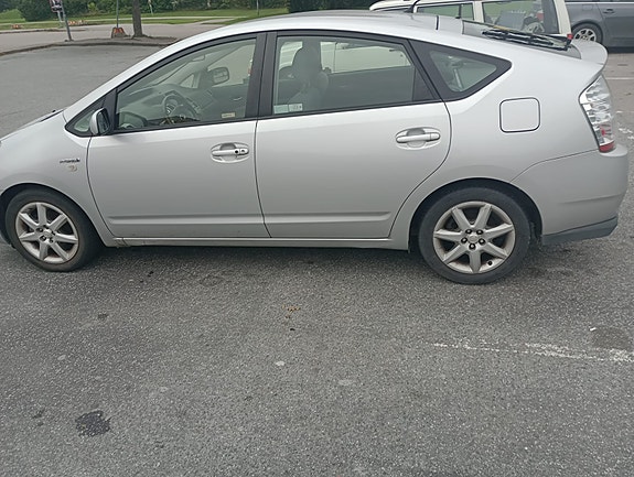 Toyota Prius 8 of 11