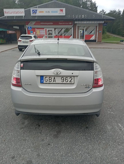 Toyota Prius 10 of 11