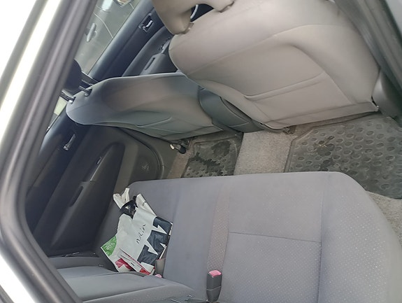 Toyota Prius 6 of 11