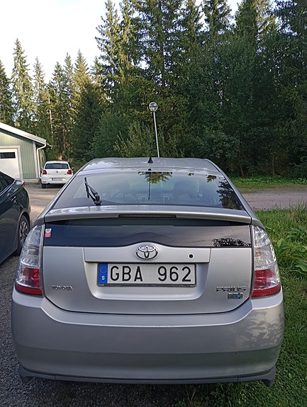 Toyota Prius 4 of 11