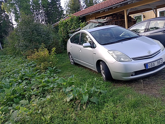 Toyota Prius 5 of 11
