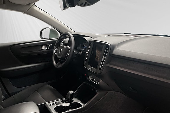 Volvo XC40 6 of 8