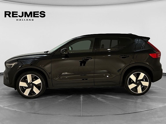 Volvo XC40 3 of 15