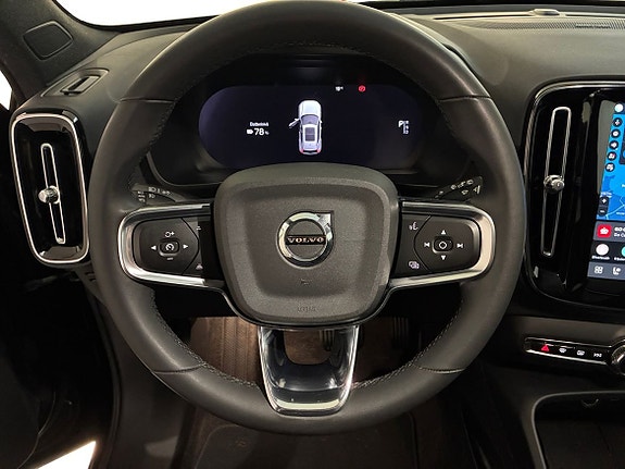 Volvo XC40 11 of 15