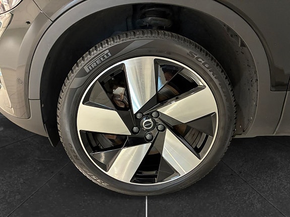 Volvo XC40 10 of 15