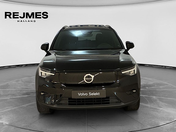 Volvo XC40 9 of 15