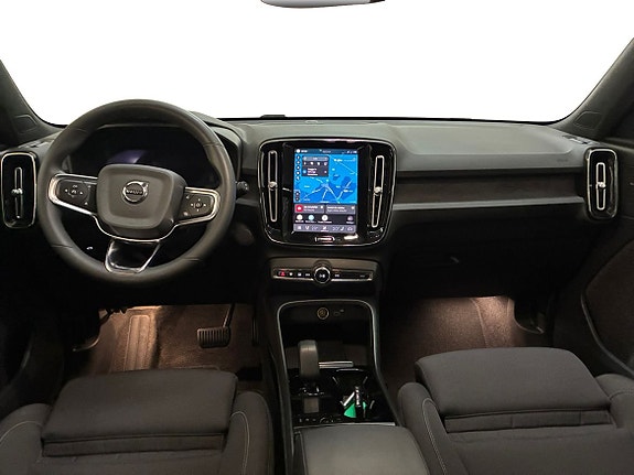 Volvo XC40 6 of 15