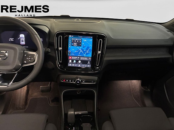 Volvo XC40 13 of 15
