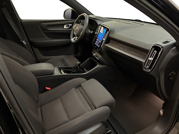 Volvo XC40 5 of 15