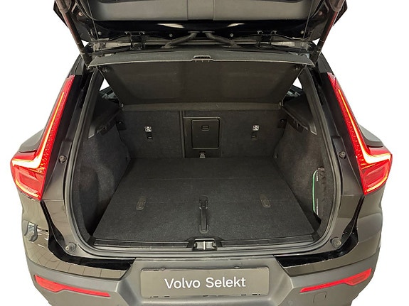 Volvo XC40 14 of 15