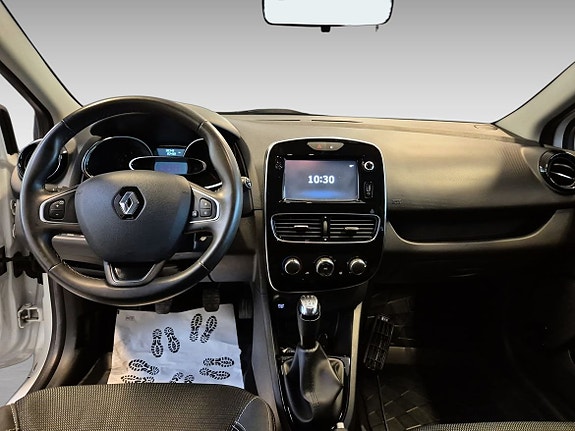 Renault Clio 10 of 12
