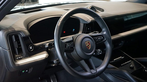 Porsche Cayenne S 5 of 6