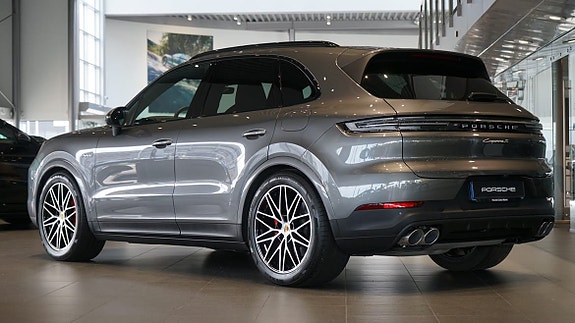 Porsche Cayenne S 2 of 6