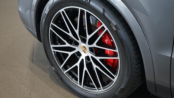 Porsche Cayenne S 6 of 6