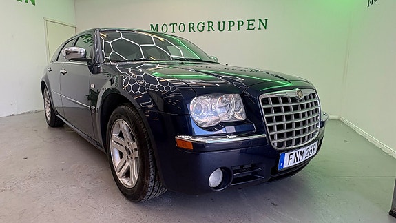 Chrysler 300C 2 of 19