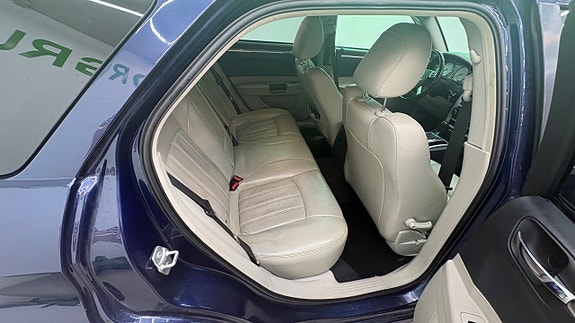 Chrysler 300C 17 of 19