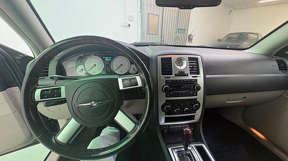 Chrysler 300C 12 of 19