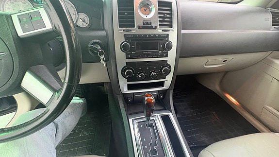 Chrysler 300C 11 of 19