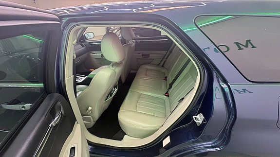 Chrysler 300C 15 of 19