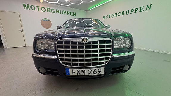 Chrysler 300C 9 of 19