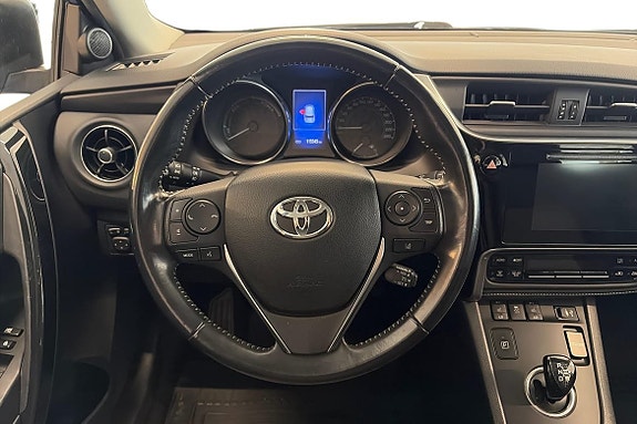Toyota Auris 10 of 15