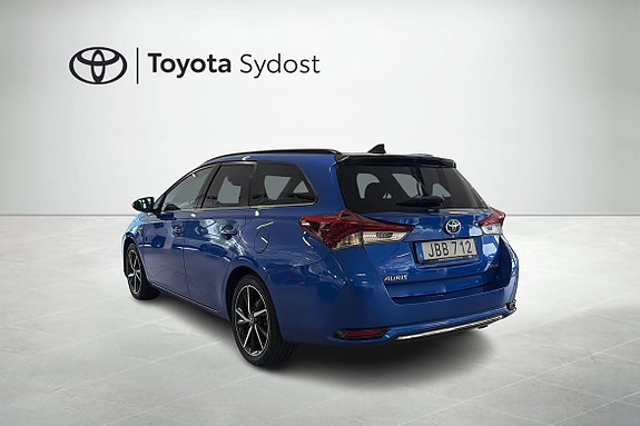 Toyota Auris 15 of 15