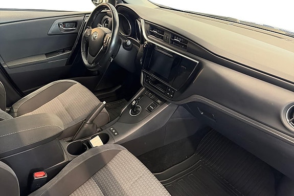 Toyota Auris 7 of 15