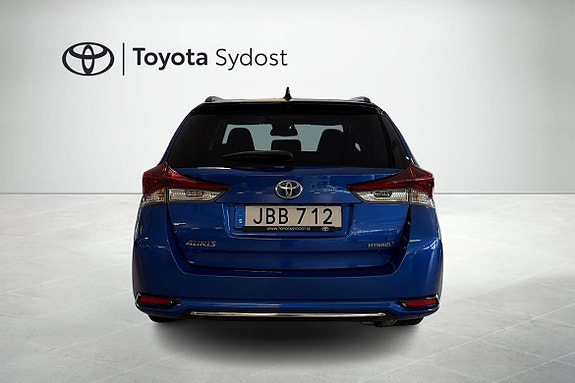 Toyota Auris 5 of 15