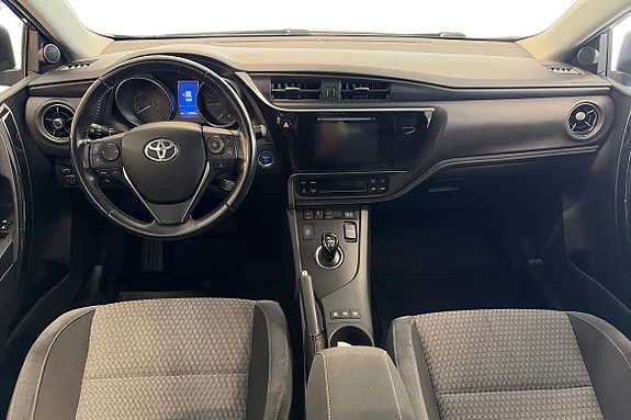 Toyota Auris 9 of 15