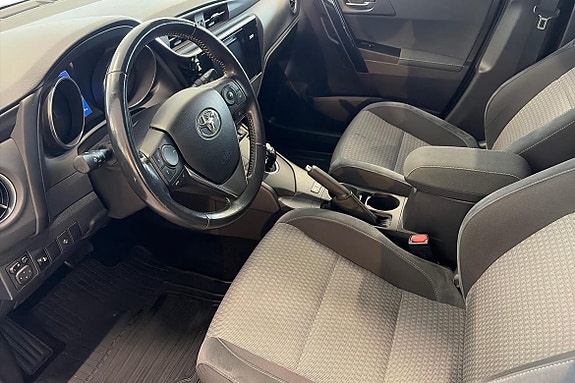 Toyota Auris 12 of 15