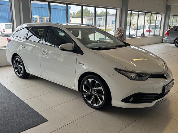 Toyota Auris 2 of 7