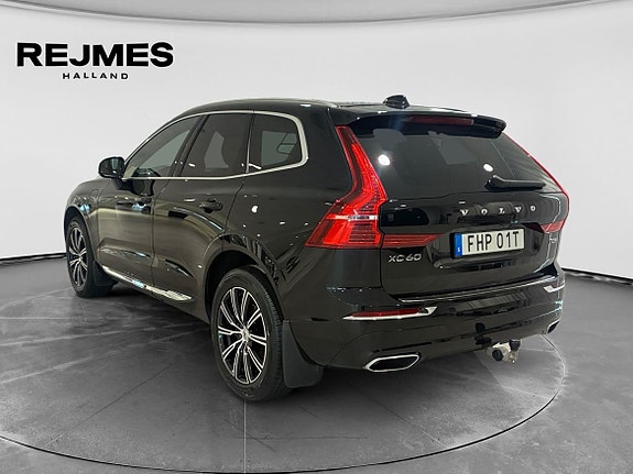 Volvo XC60 2 of 14