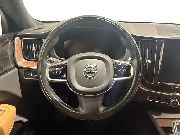 Volvo XC60 11 of 14