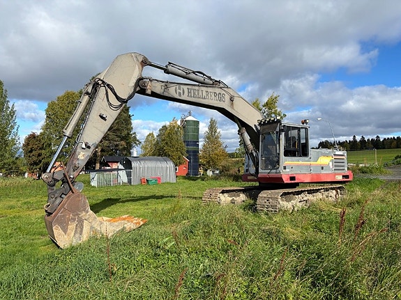 Grävmaskin Åkerman EC300 med flertal redskap 2 of 5