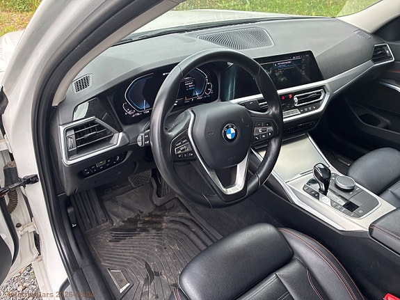 BMW 330e 14 of 19
