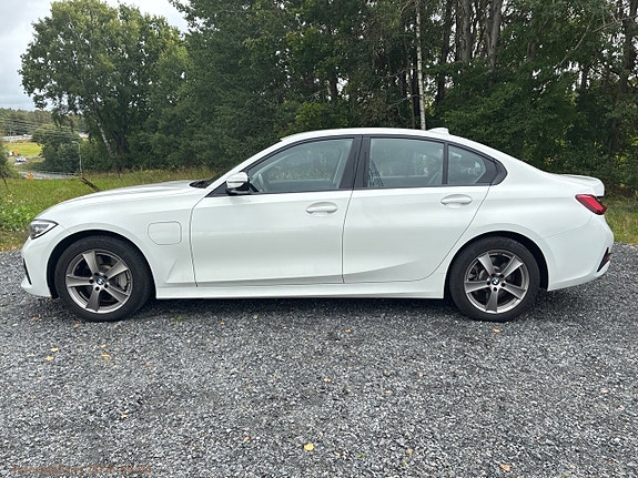BMW 330e 9 of 19