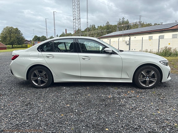 BMW 330e 5 of 19