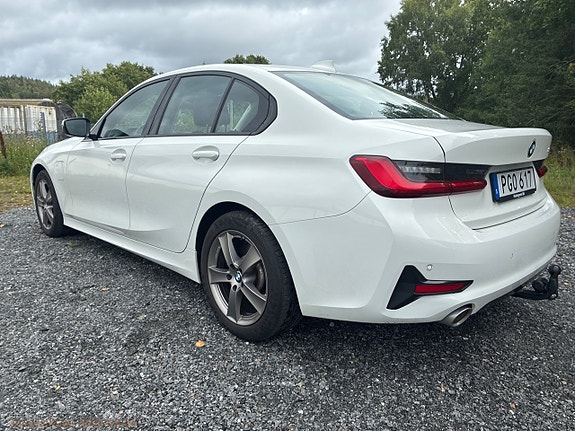BMW 330e 8 of 19