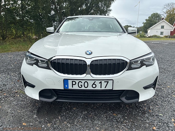 BMW 330e 3 of 19