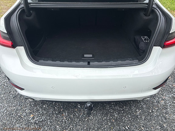 BMW 330e 10 of 19