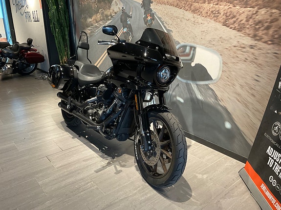 Harley-Davidson LOW RIDER ST 2 of 6