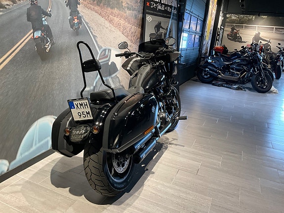Harley-Davidson LOW RIDER ST 3 of 6