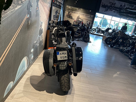 Harley-Davidson LOW RIDER ST 4 of 6