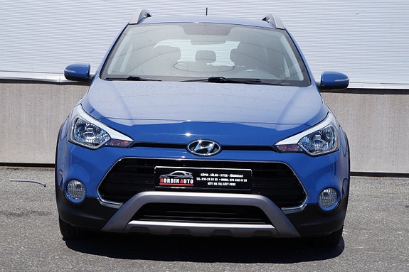 Hyundai i20 2 of 18