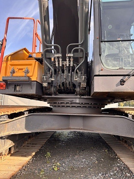 VOLVO EC220EL 2 of 7