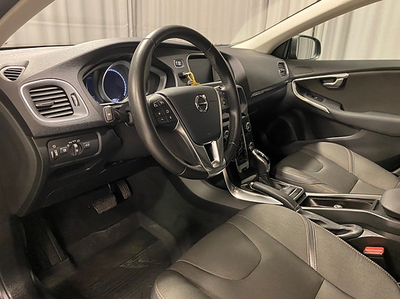 Volvo V40 Cross Country 9 of 19